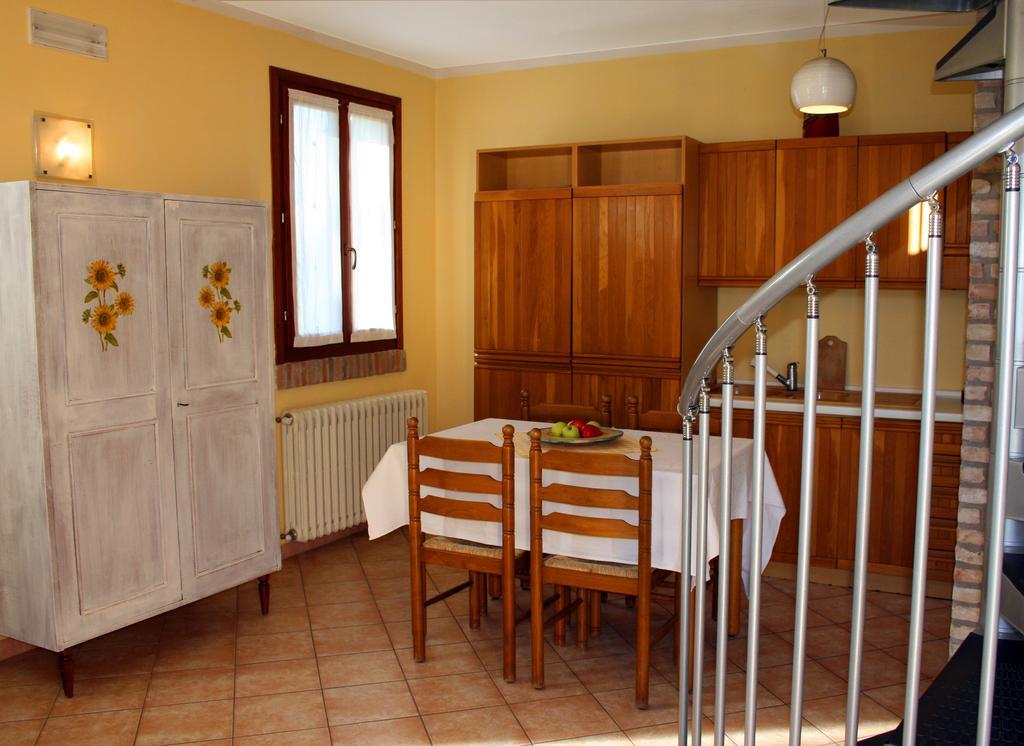 Gasthaus Agriturismo Corte Ponte Dei Tedeschi Ostiglia Zimmer foto
